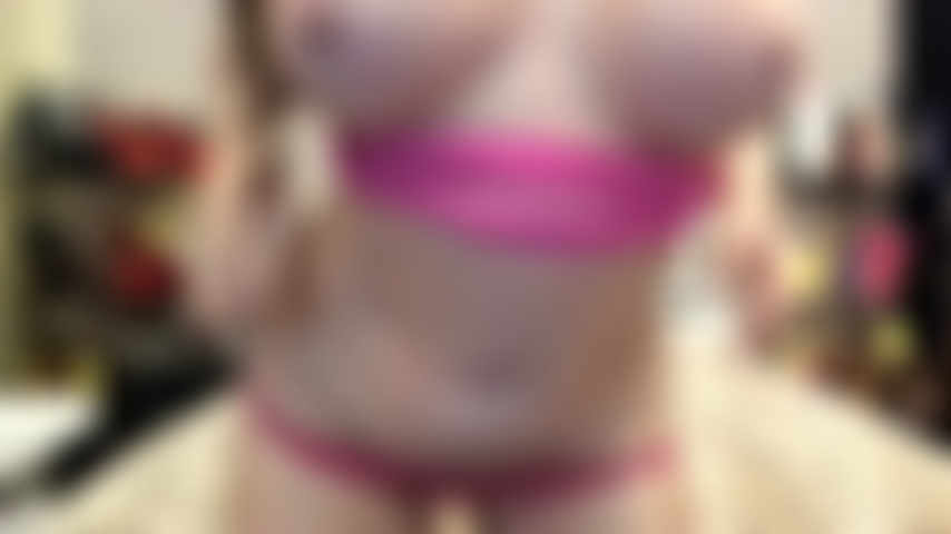 ( Gs.419) GoldieStar si esibisce nel gold show. Roleplay(chiamando per nome tutti i ragazzi nella stanza...) 11 Minutes. Una milf, tettona e top rosa. Slip rossi, piedi nudi, squirting, anale, doppia penetrazione, tutti vibratori bianchi (14/01/2022).