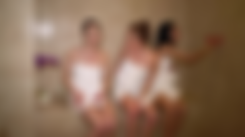 Jazmin luv, katie kush e diana grace sono bagnate dappertutto mentre si masturbano sotto la doccia | spettacolo di webcam dal vivo nel fine settimana.
