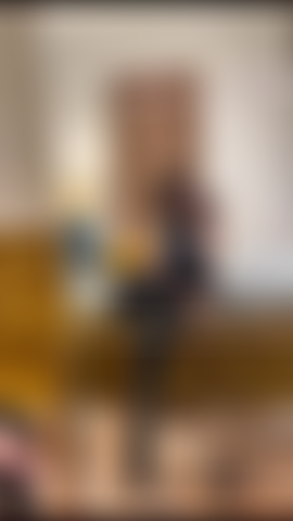 Latex-teaser mit einem blick auf die brustwarzen