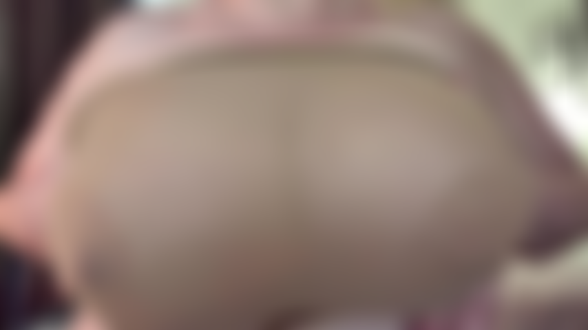 Komm auf meine mit nylon bedeckten titten und mache eine riesige sauerei auf diesen natürlichen milf-titten. In diesem video gibt es heißen dirty talk und ermutigung zum abspritzen.