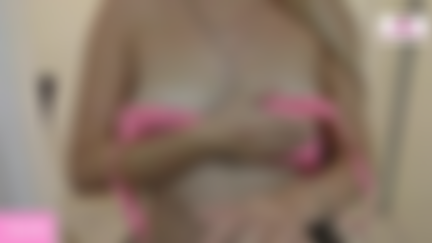 Eine sexy 18-jährige teenagerin, eine privatshow